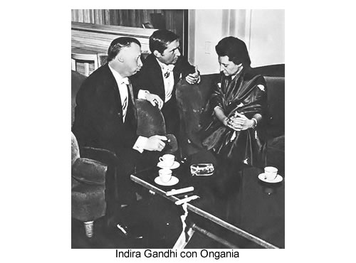 Indira Gandhi  con ongania